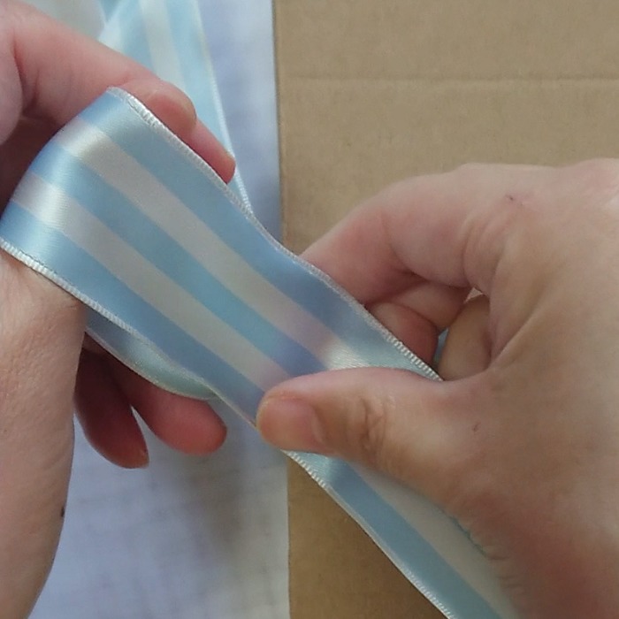 裏面の出ないリボンの結び方-3