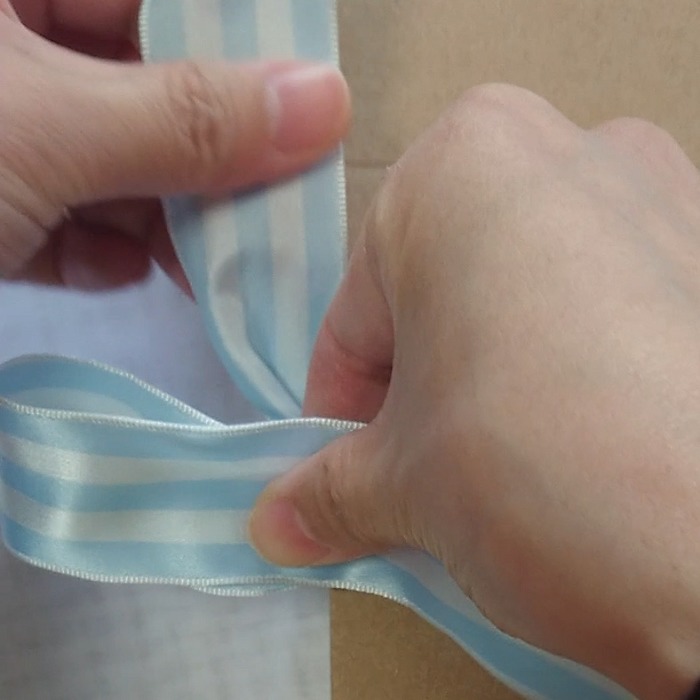 裏面の出ないリボンの結び方-4