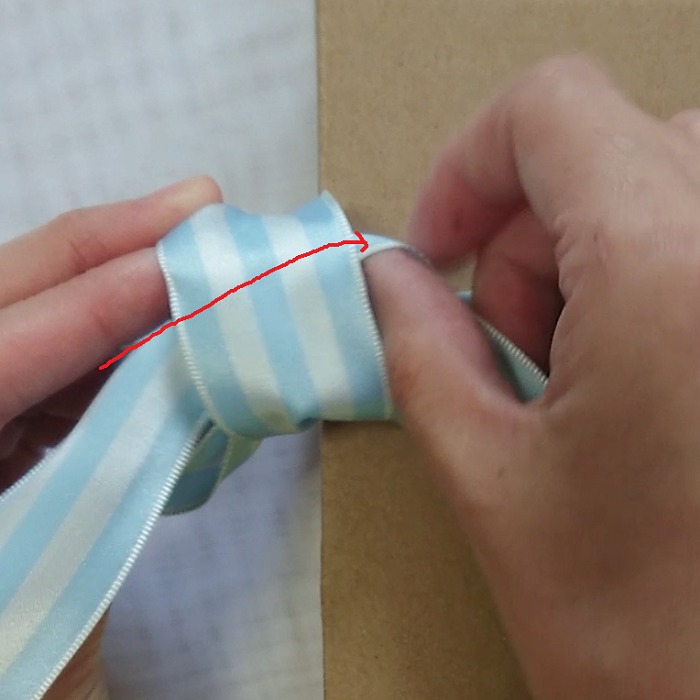 裏面の出ないリボンの結び方-7