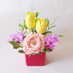 チューリップとスイトピーなど春のお花アレンジ